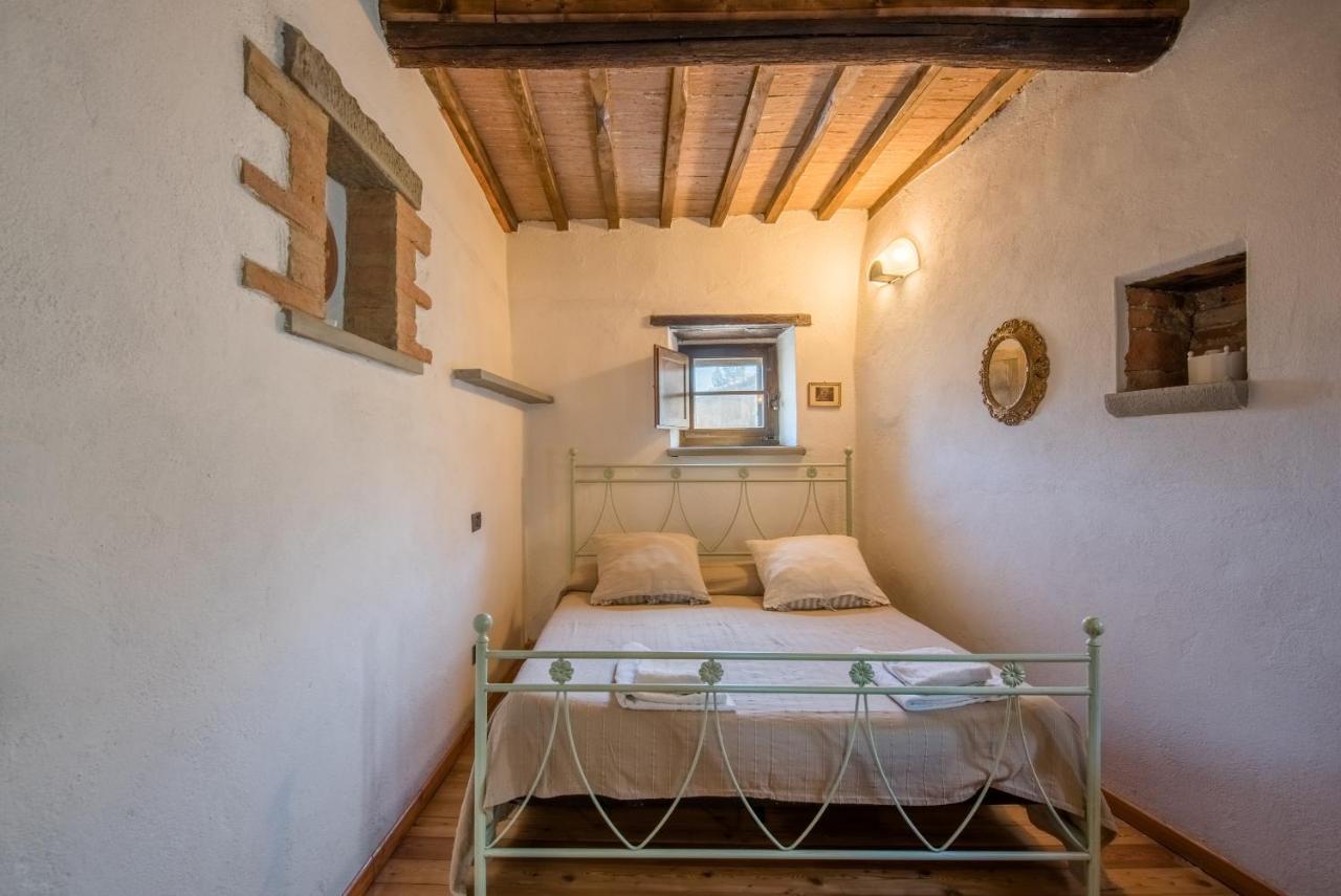 Casale Rosennano - Loggia Apartment Bagian luar foto